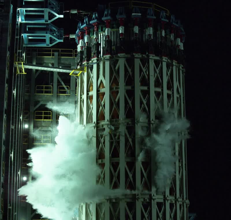 Engineers Break SLS Rocket Propellant Tank On Purpose